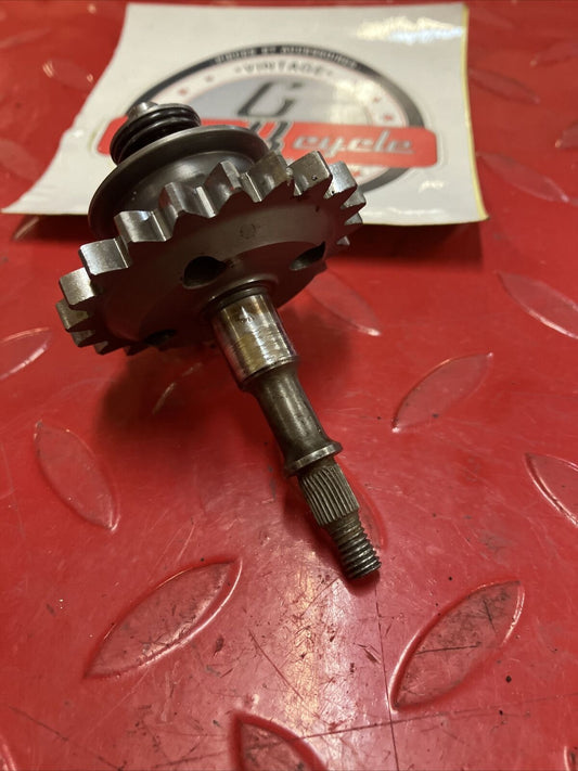 Honda CR250R 1984 waterpump water pump shaft gear
