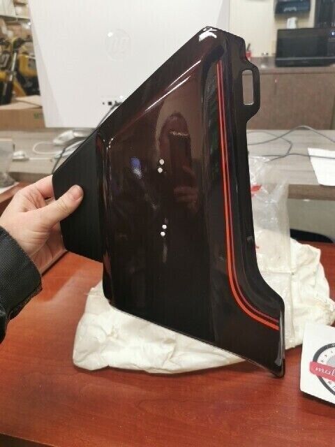 NOS Honda CB750C RIGHT SIDE COVER *R104CU* (CANDY MUSE RED) 83610-425-730ZA H78