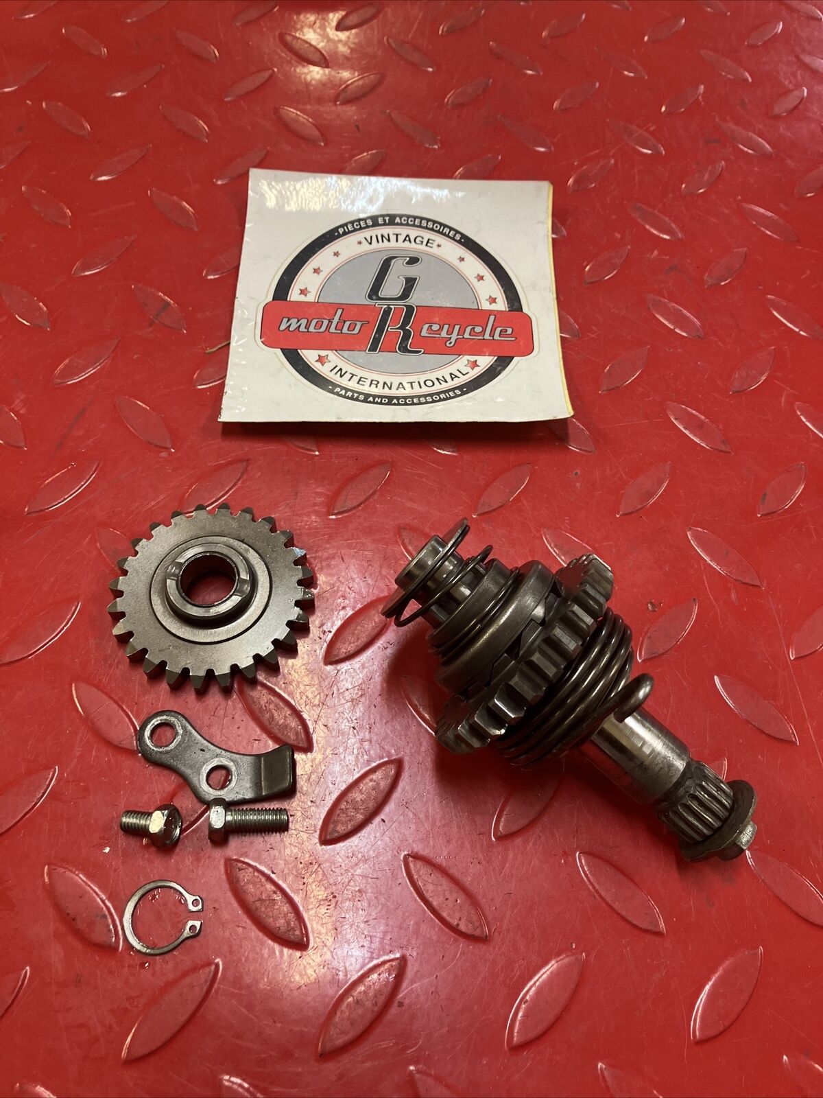 Suzuki RM125 1985 kickstarter kick starter spindle shaft idle gear 1984