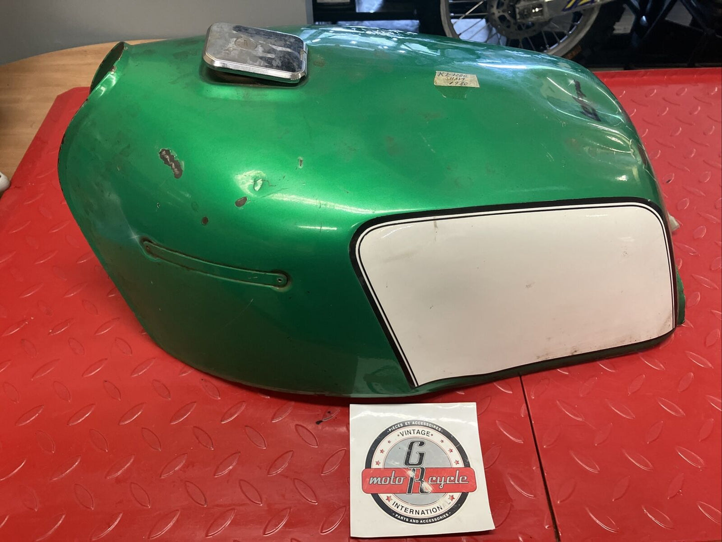 Kawasaki KZ1000E 1980 shaft 1979 Fuel tank gas petrol reservoir