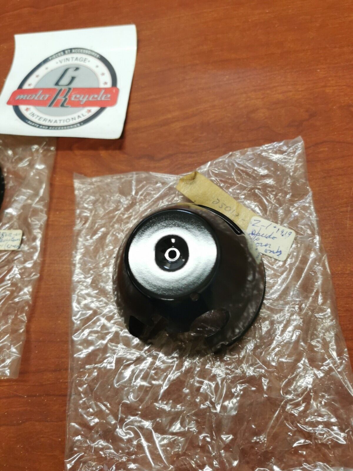 NOS Kawasaki KIT SPEEDOMETER COVER & TACHOMETER COVER 25012-010 - 25012-011 K34