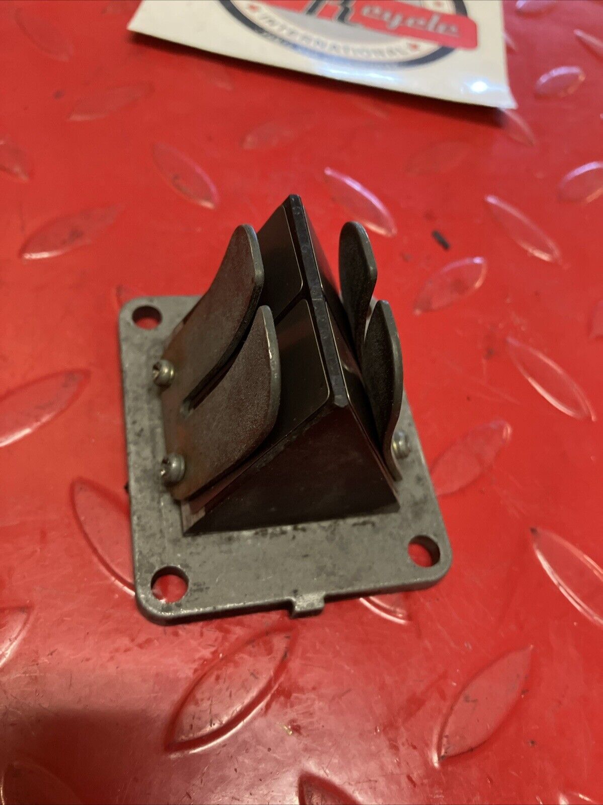 Yamaha DT125 1978 reed valve block cage petal 2