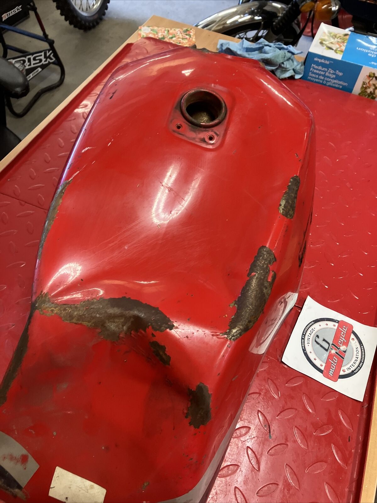 Kawasaki GPZ750 1982 GPZ 750 Fuel tank gas petrol reservoir