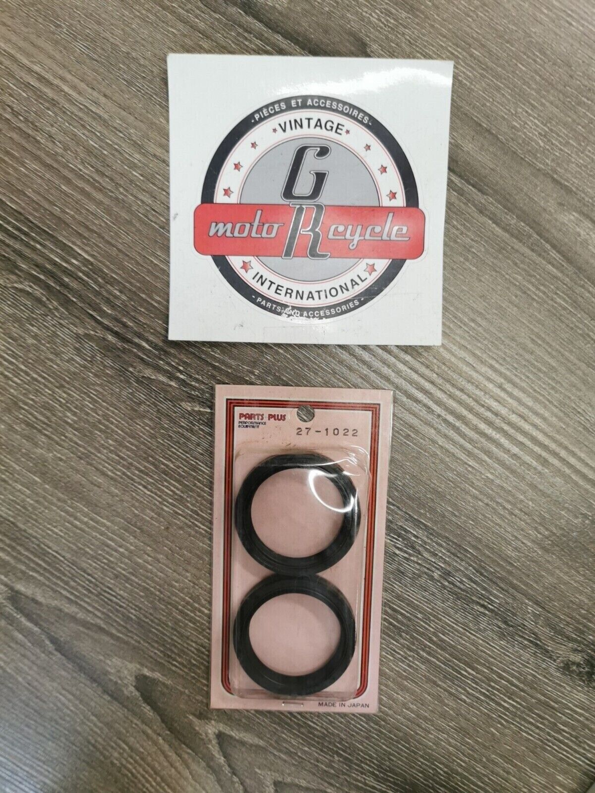NOS PARTS PLUS XR500R  CR480R  KX250 DR600R  RM465  Fork Seals SET  27-1022 J18