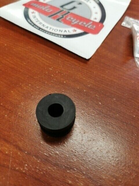 NEW NOS Yamaha WR200 XT500 XT600 XTZ660 YT125 YZ125 GROMMET 90480-15064-00 Y107