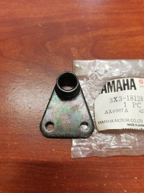 NOS Yamaha 1980 - 1982 YT125 BRACKET 3X3-18128-00-00 Y120