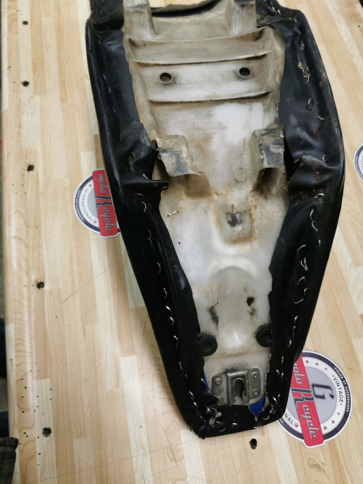 Honda CR125R 1984 seat saddle pan 2