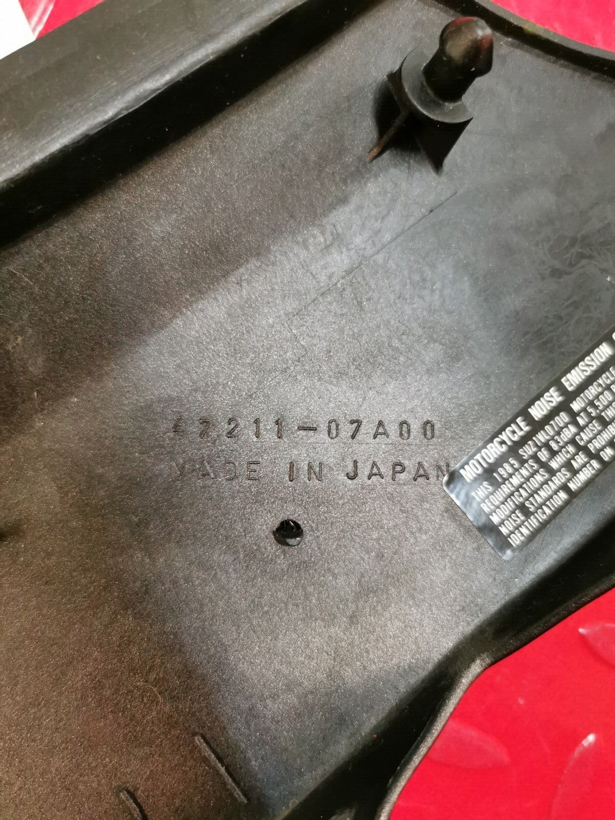 NOS Suzuki GV700 1985 LEFT SIDE COVER 47211-07A00 S1