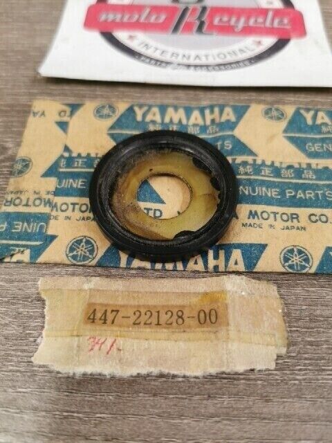 NOS YAMAHA TX650 1974 - 1976 XS650 1975 - 1981 COVER THRUST 447-22128-00-00 Y155