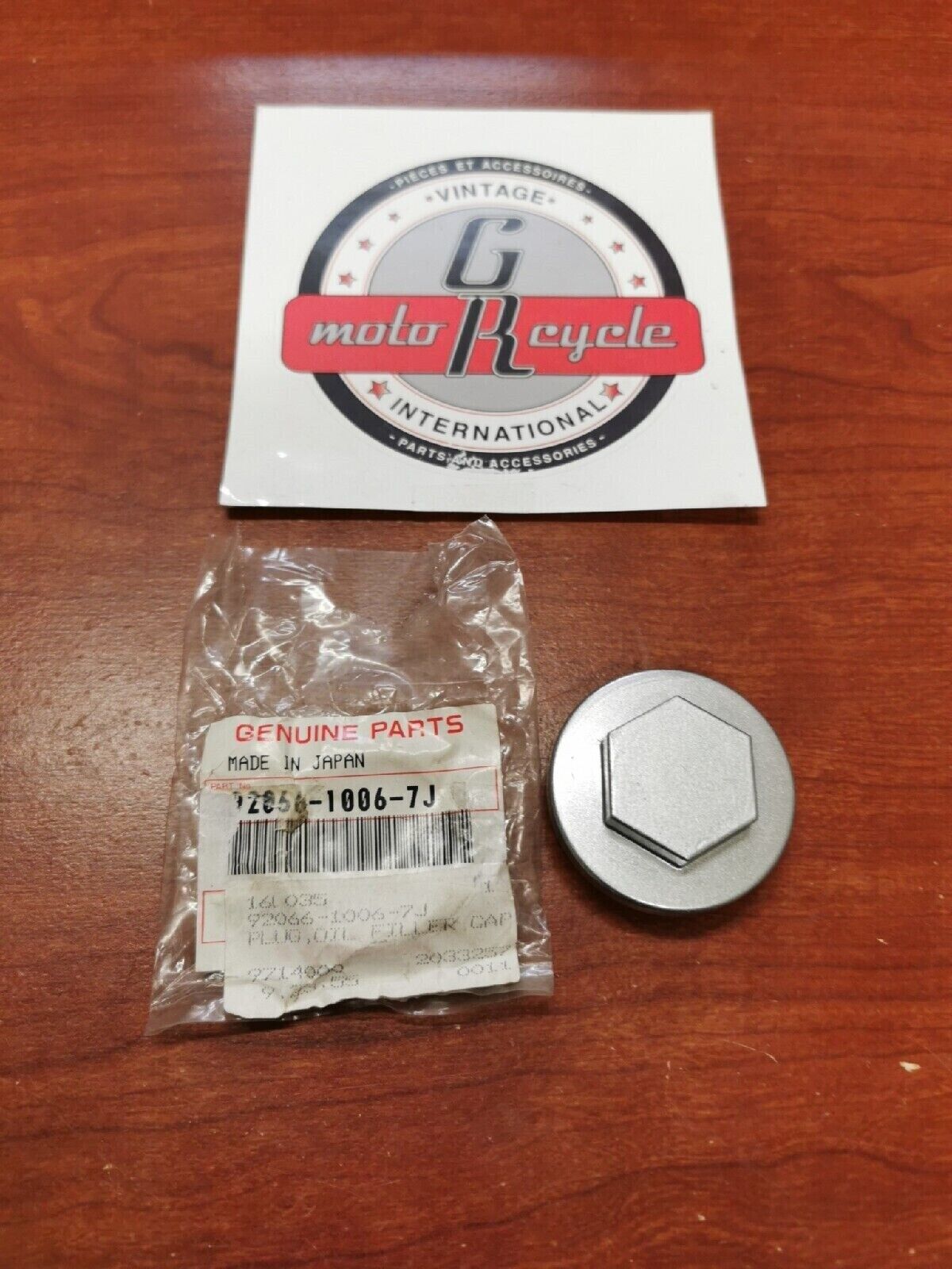 NOS Kawasaki VN750 ZG1200 ZG1000 KLF300 OIL FILLER CAP PLUG 92066-1006-7J K25