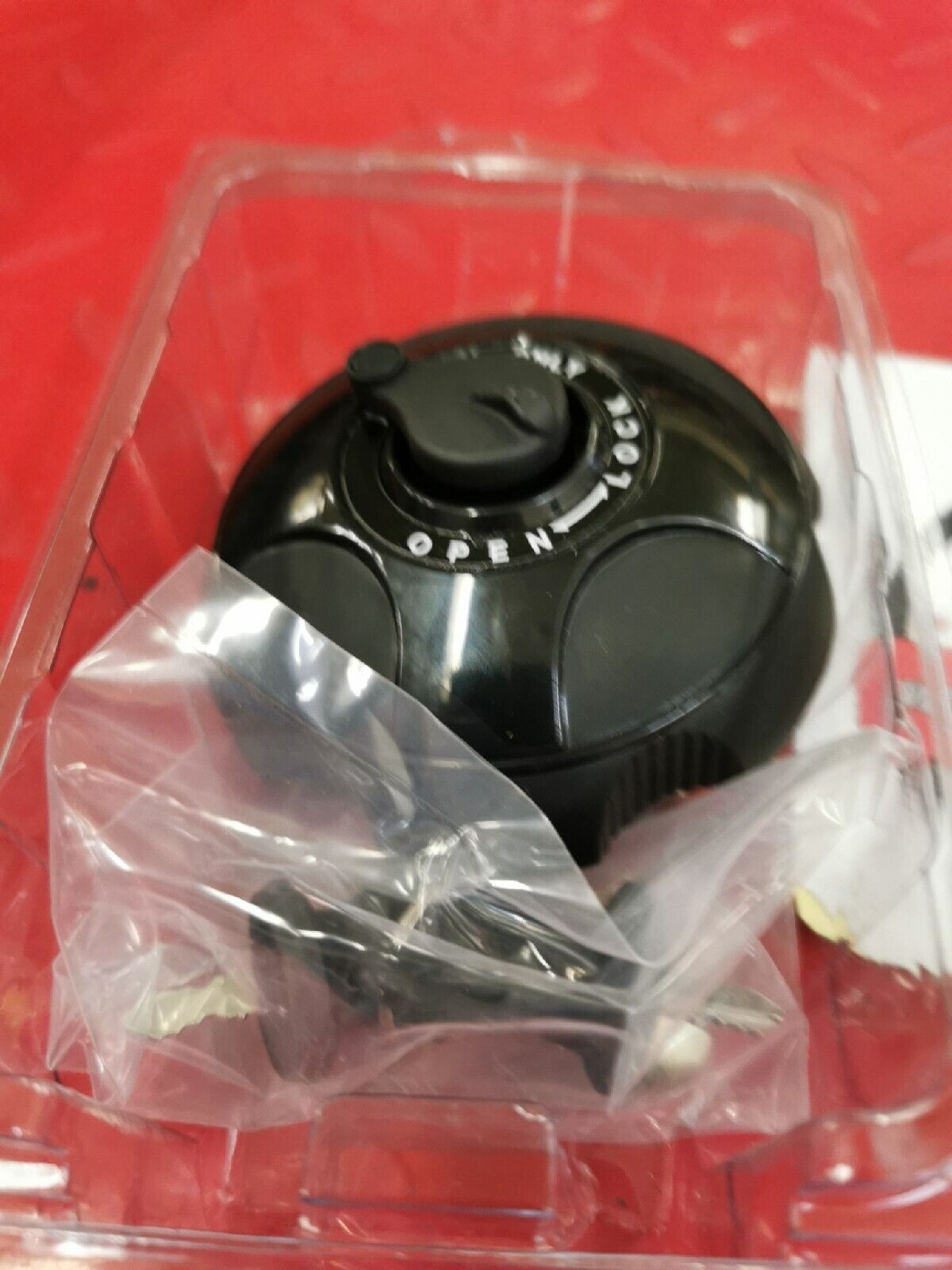 NOS SPX LOCKING GAS CAP  AT-07559 J13