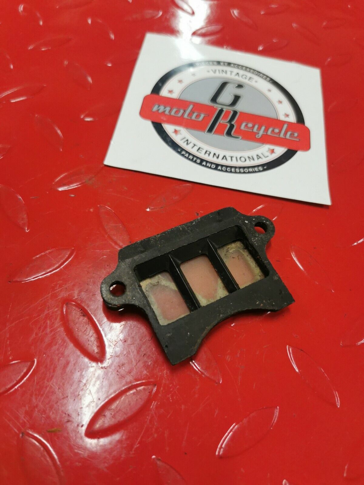 Suzuki RM125 1984 reed valve block cage 1985 1986