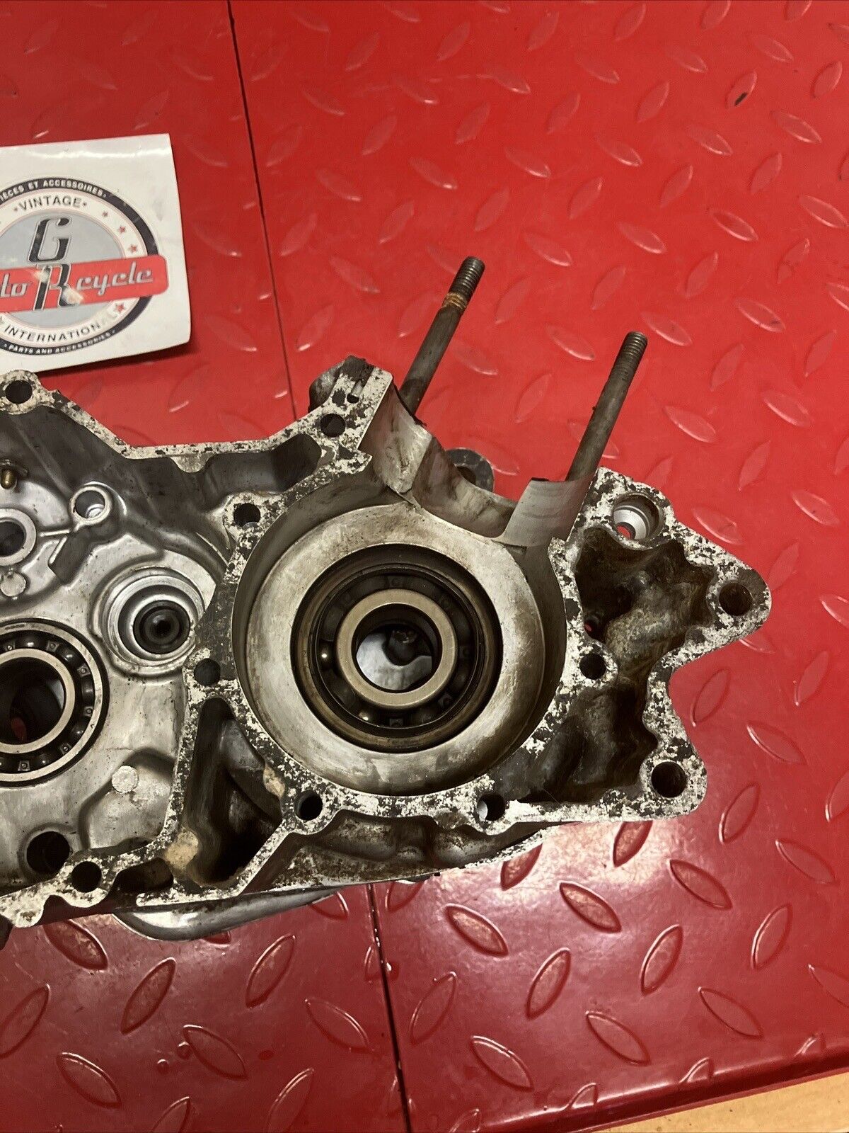 Suzuki RV125 1975 crankcase set left right crank case