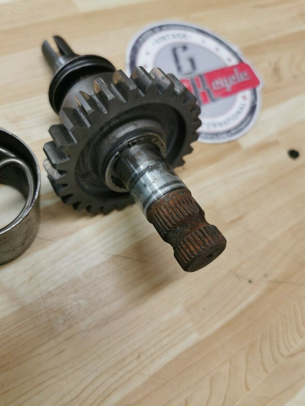 Yamaha DT250 1976 kickstarter kick starter spindle shaft gear axle
