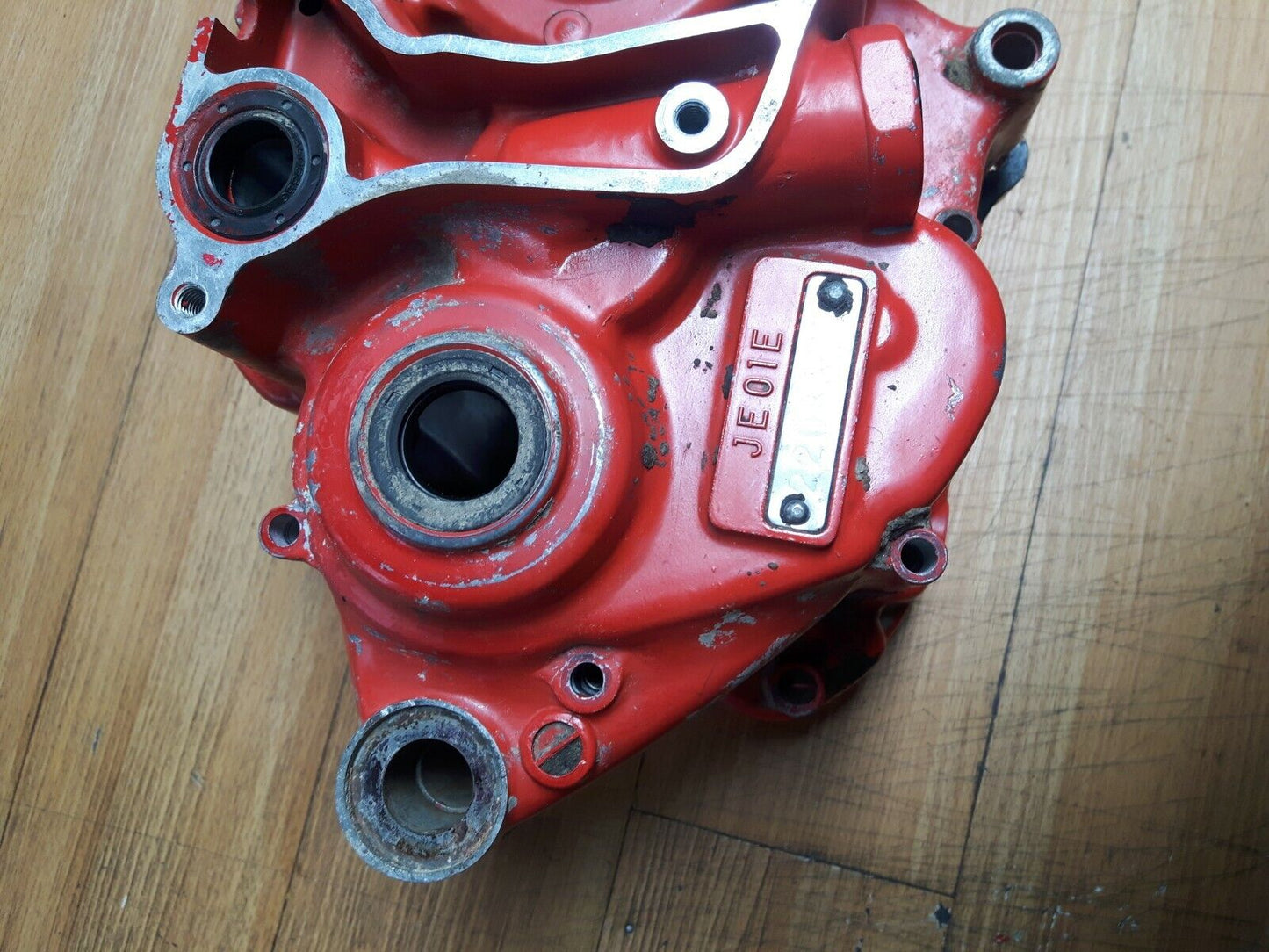 Honda CR125R 1981 crankcase crank case motor left right matching 111A0-KA3-000