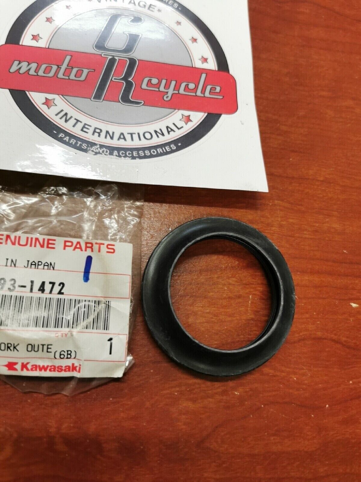 NOS Kawasaki ZG1000 ZR900 EX650 EN500 FORK OUTER TUBE SEAL 92093-1472 K26
