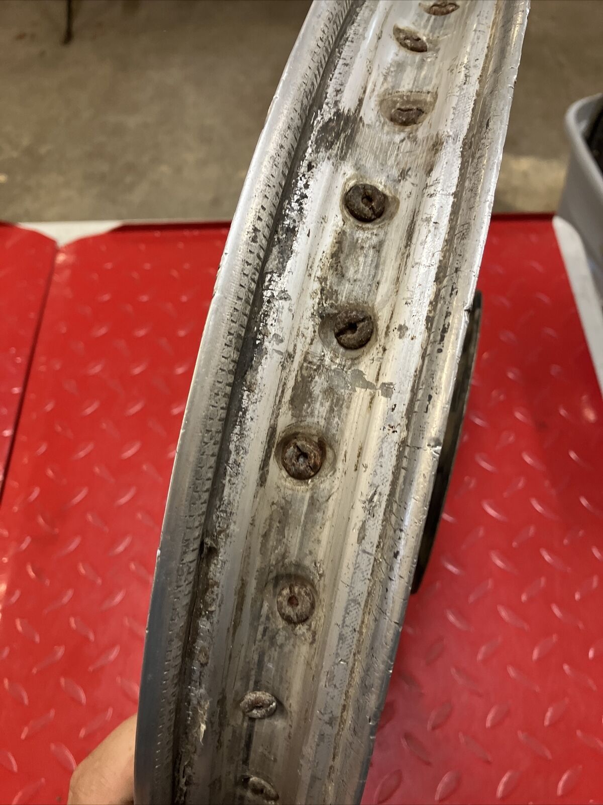 Suzuki RM125 1982 rear wheel hub rim 1981