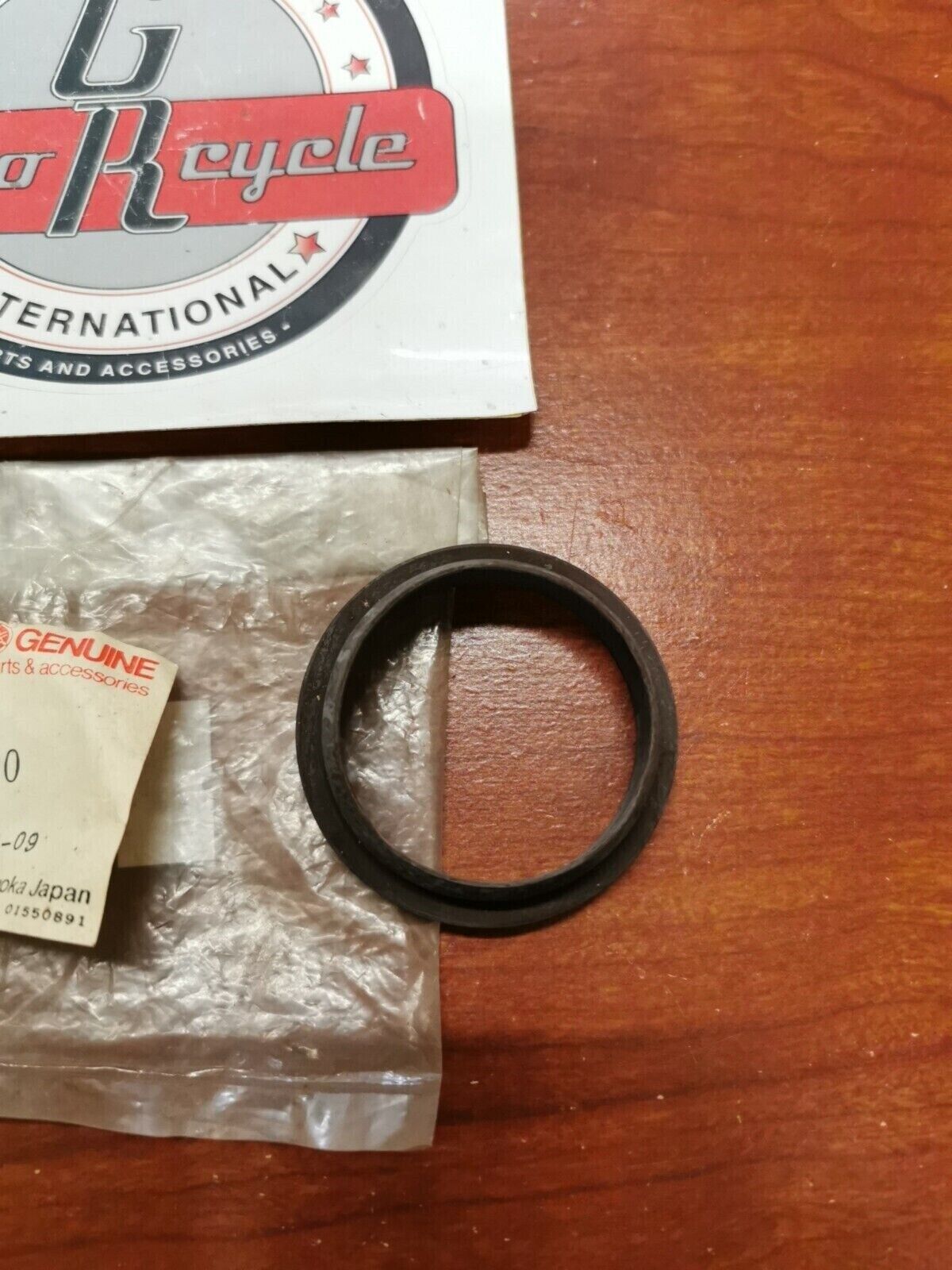 NOS Yamaha IT465 IT250 IT175 YZ125 YZ250 YZ465 DUST SEAL 3R4-23144-00-00 Y93