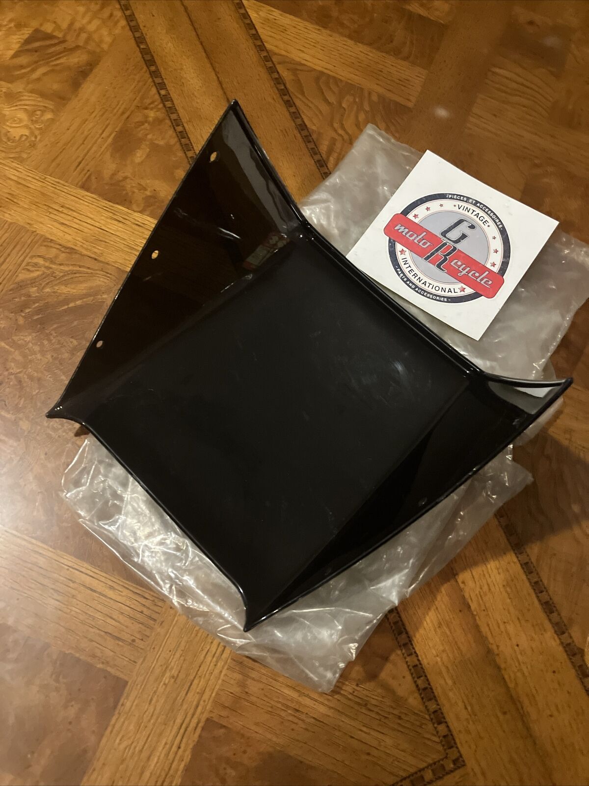 NOS Suzuki GS750E 1983 WINDSHIELD WIND SCREEN COWLING WINDOW 94611-31300 S34