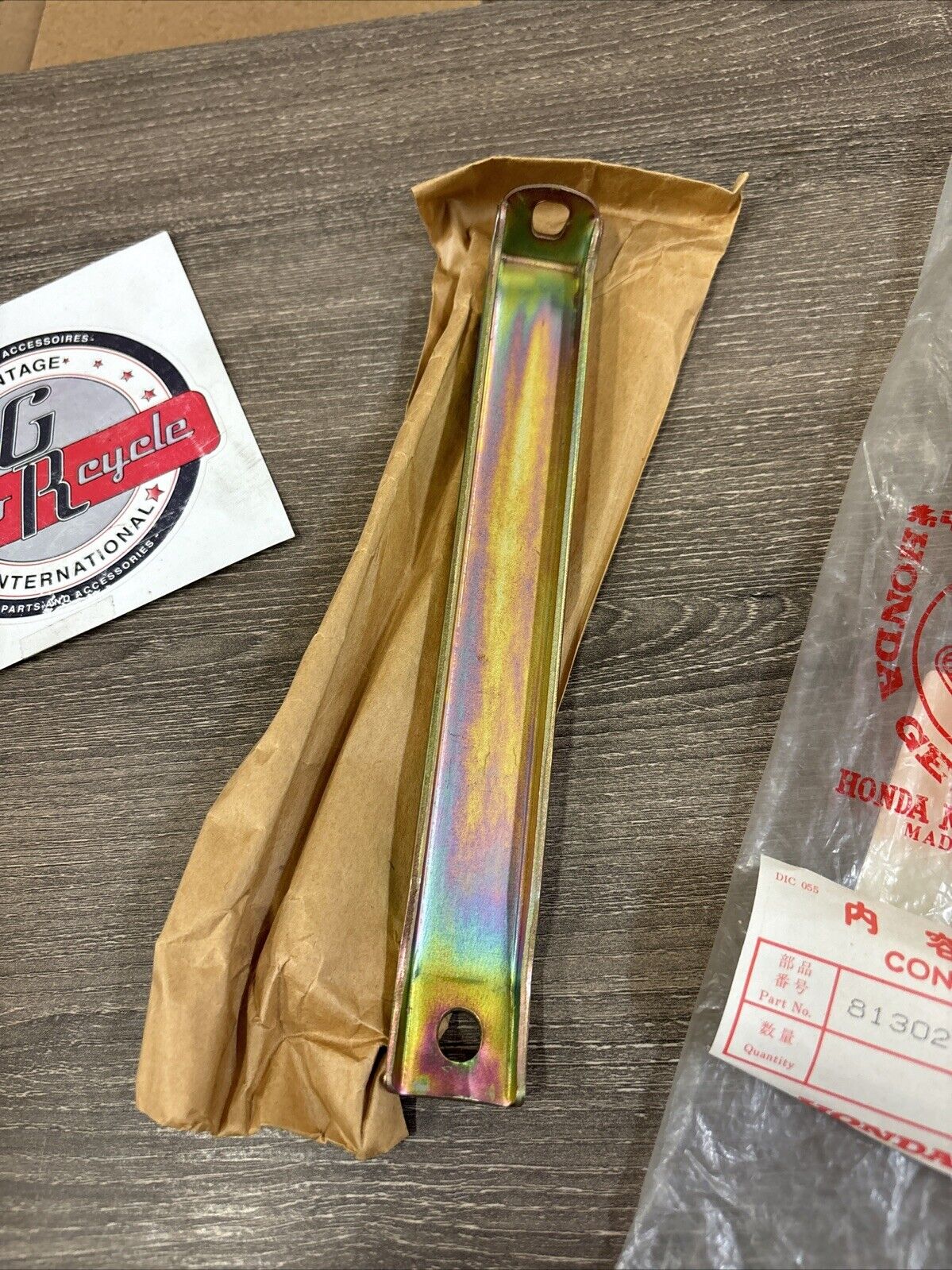 NOS Honda 1982 - 1984 ATC200E ATC200ES REAR CARRIER SUPPORT 81302-958-680 H119