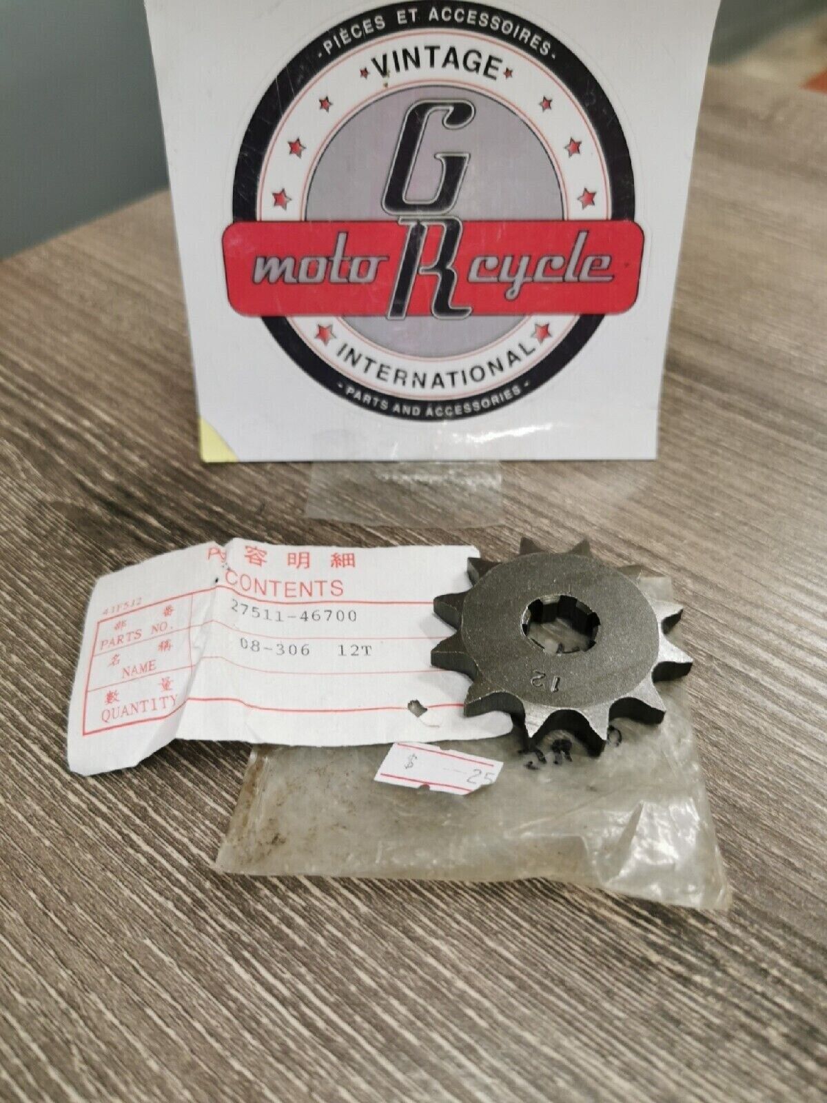 NOS SUZUKI ENGINE SPROCKET 27511-46700 S11