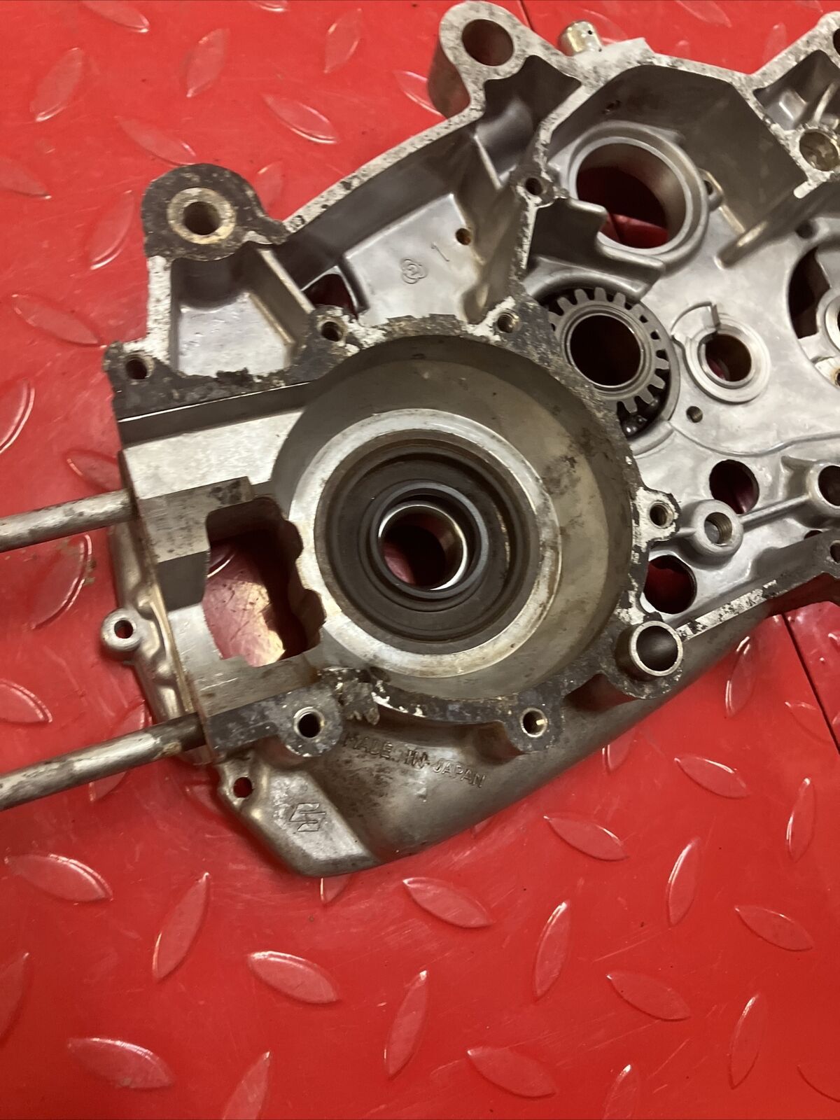 Suzuki RV90 1976 crankcase set left right