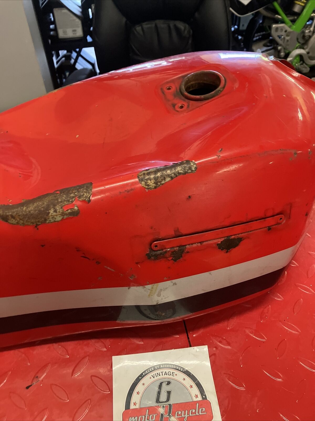 Kawasaki GPZ750 1982 GPZ 750 Fuel tank gas petrol reservoir