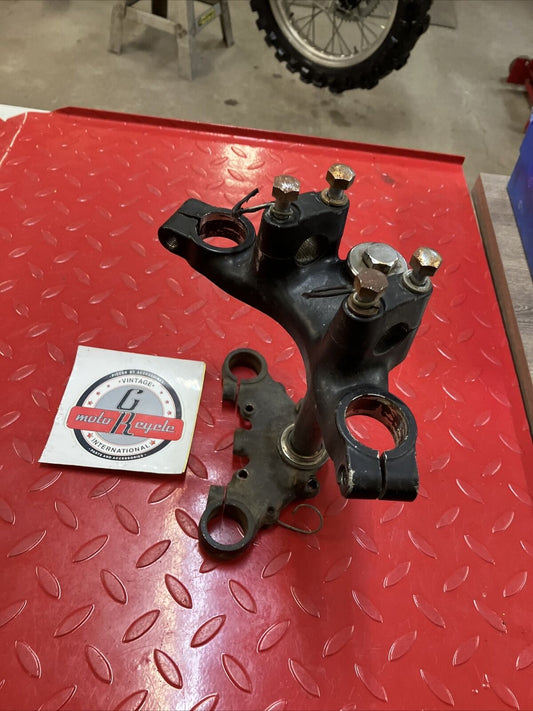 Kawasaki G5 1972 steering stem triple clamp tree 44037-044