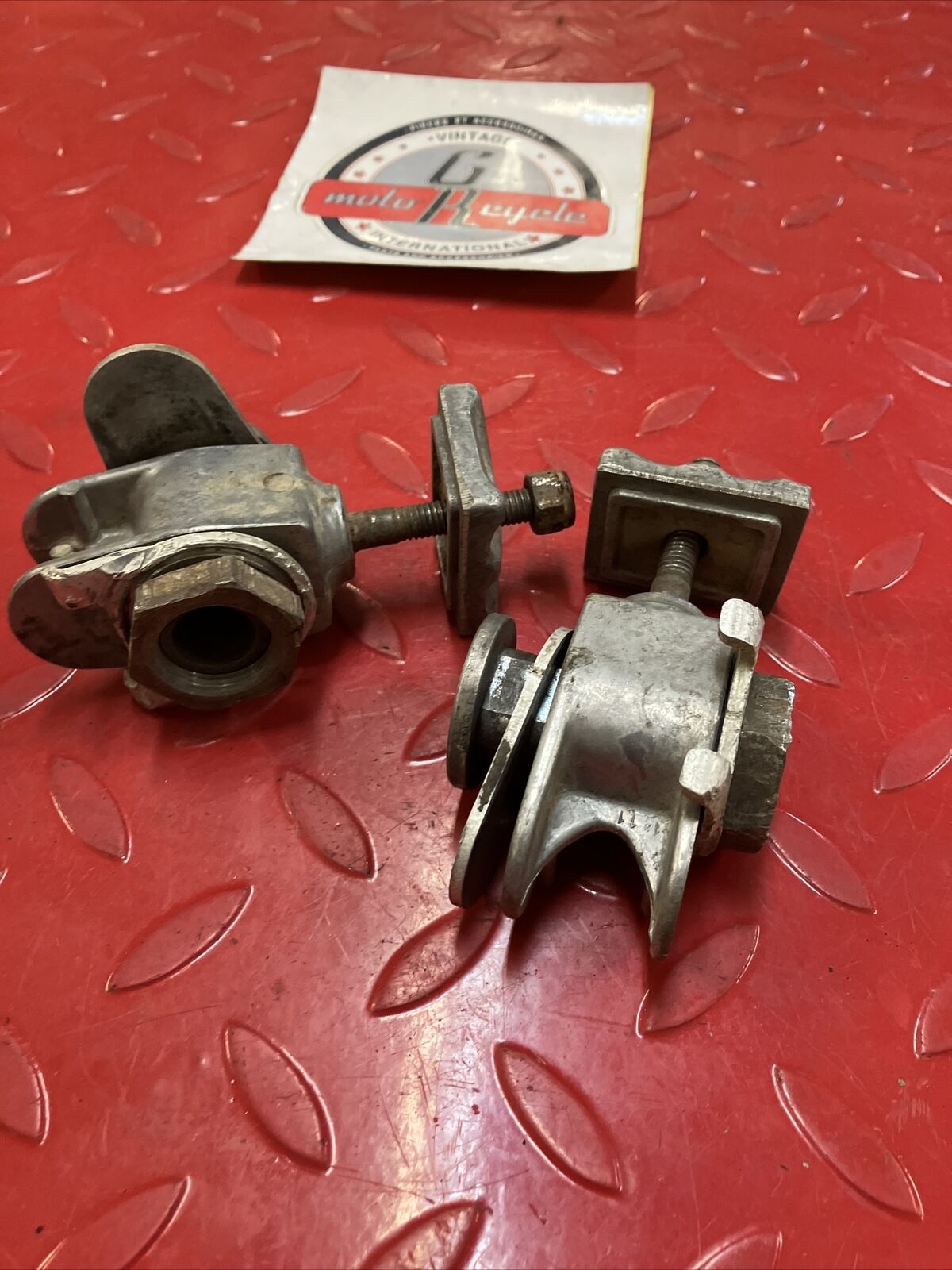 Suzuki RM125 1982 rear chain adjusters
