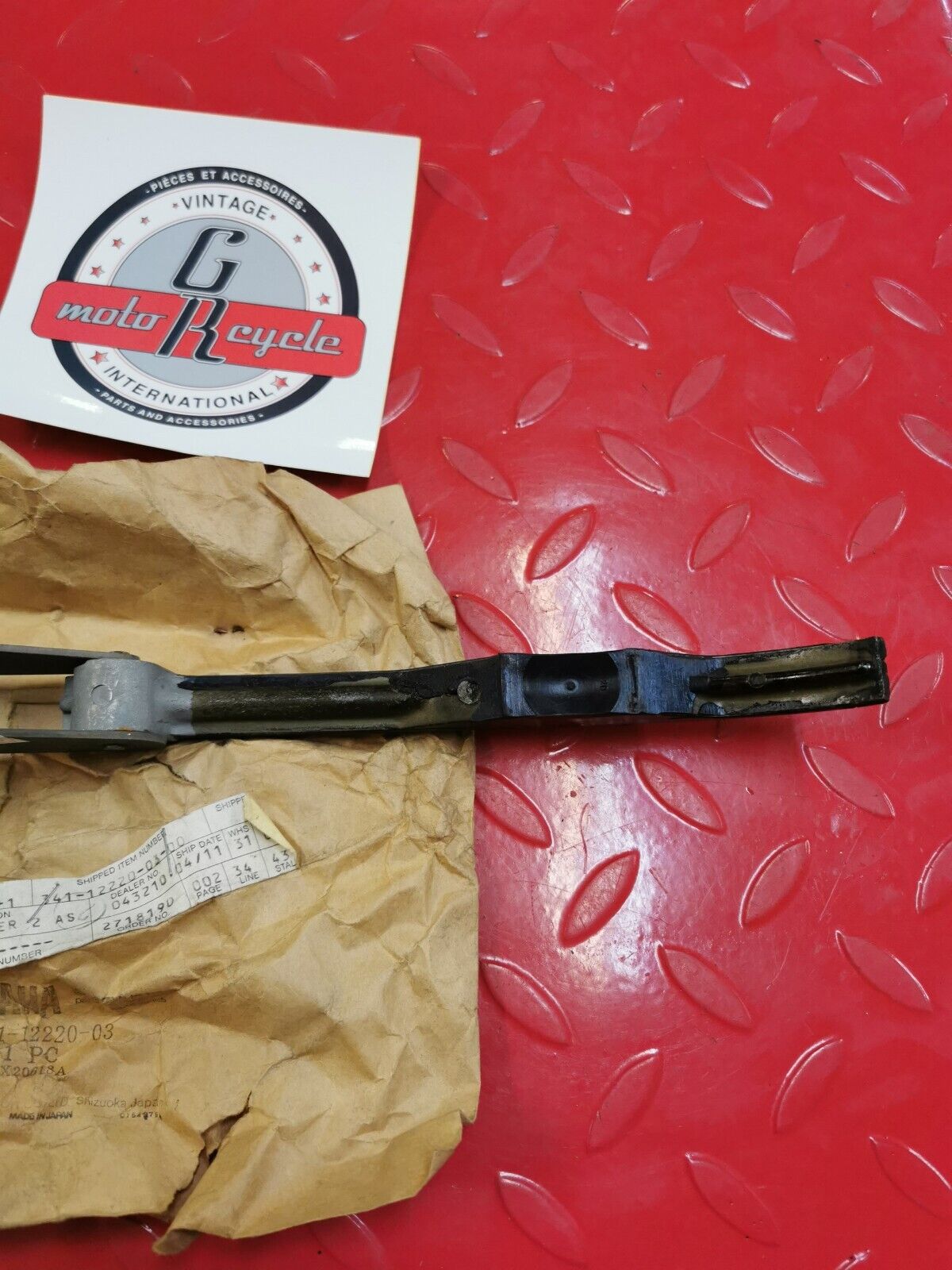 NOS Yamaha 1973 1974 TX750 CAMSHAFT GUIDE STOPPER 2 341-12220-03-00 Y16