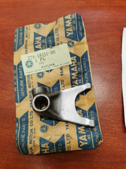 NOS Yamaha 1972 DS7 1970 - 1972 R5 SHIFT FORK 278-18511-00-00 Y116