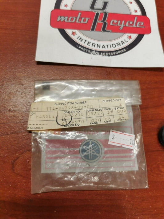 NOS Yamaha SEAT HANDLE COVER 1T4-24796-00-00 Y69