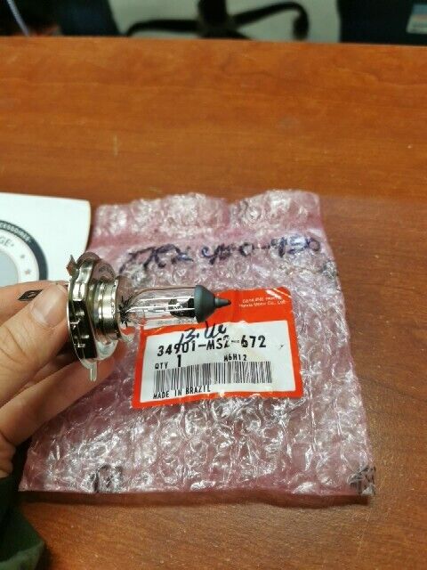 NOS Honda CBR1000F CBX750P2 GL1500 ST1100 HEAD LIGHT BULB 34901-MS2-672 H104