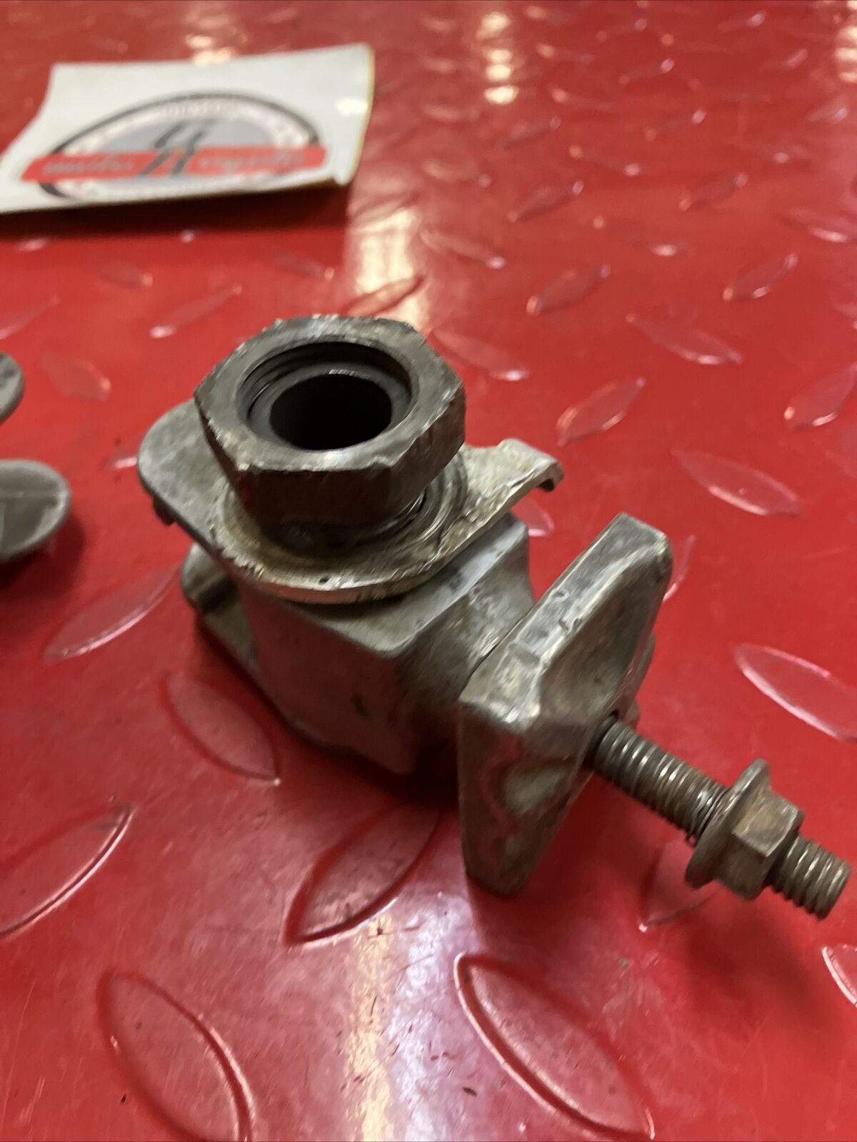 Suzuki RM125 1982 rear chain adjusters