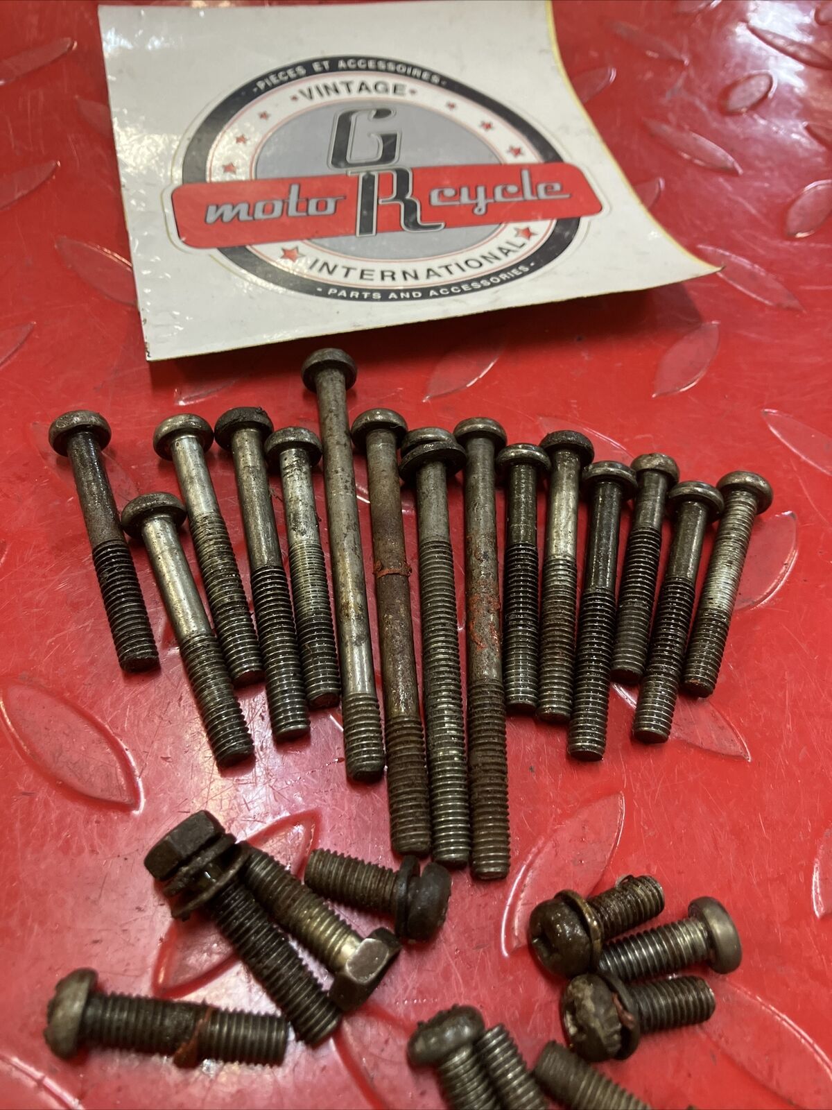 Suzuki RM125 1985 engine motor crankcase cover hardware bolt nut
