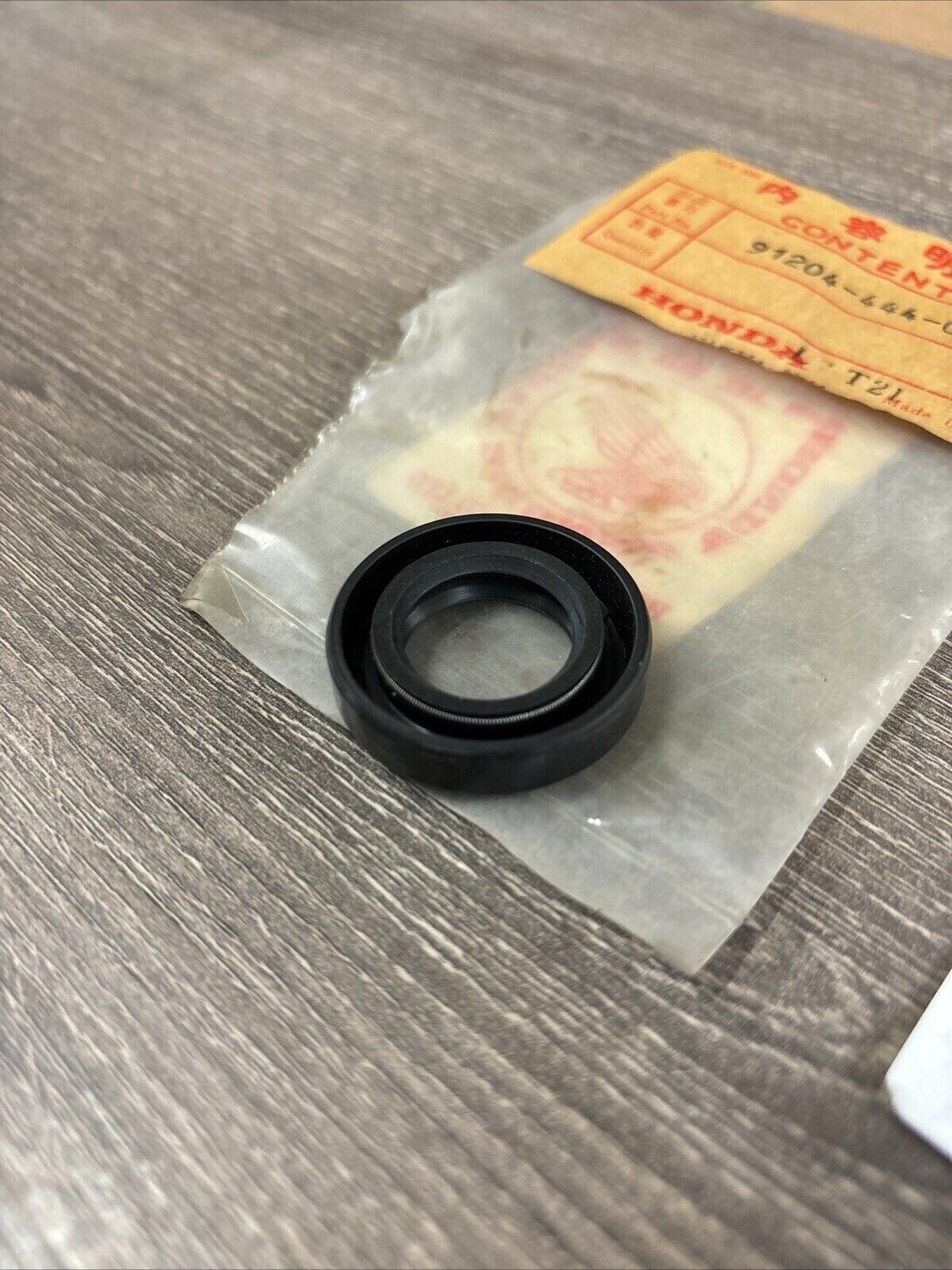 NOS Honda 1979 - 1985 CR125R OIL SEAL 91204-444-005 H123