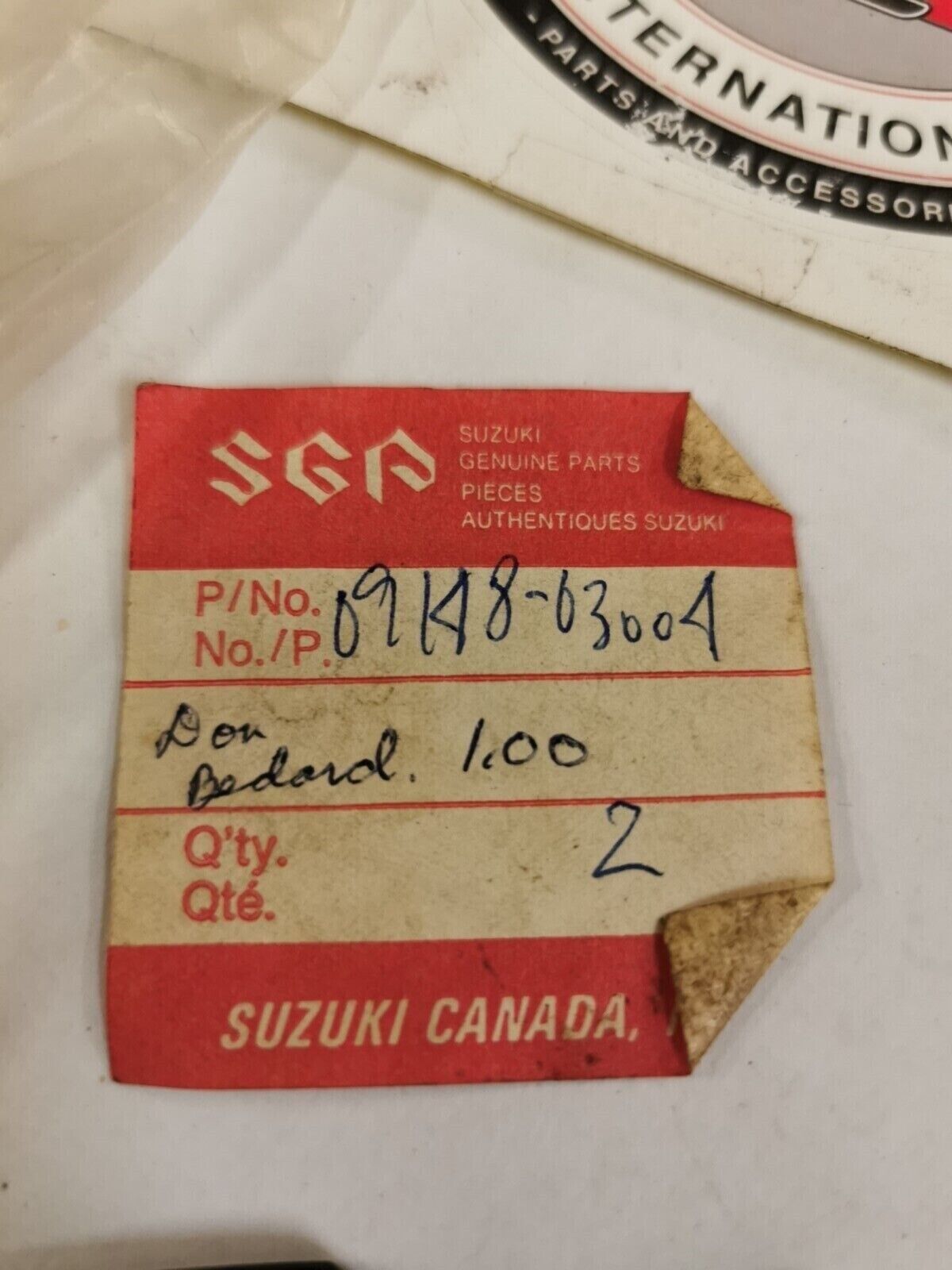 NOS SUZUKI GT550 1972 - 1977 FRAME COVER DECAL 68141-34000 NUT 09148-03004 S23