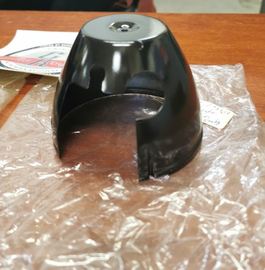 NOS Kawasaki KIT SPEEDOMETER COVER & TACHOMETER COVER 25012-010 - 25012-011 K34