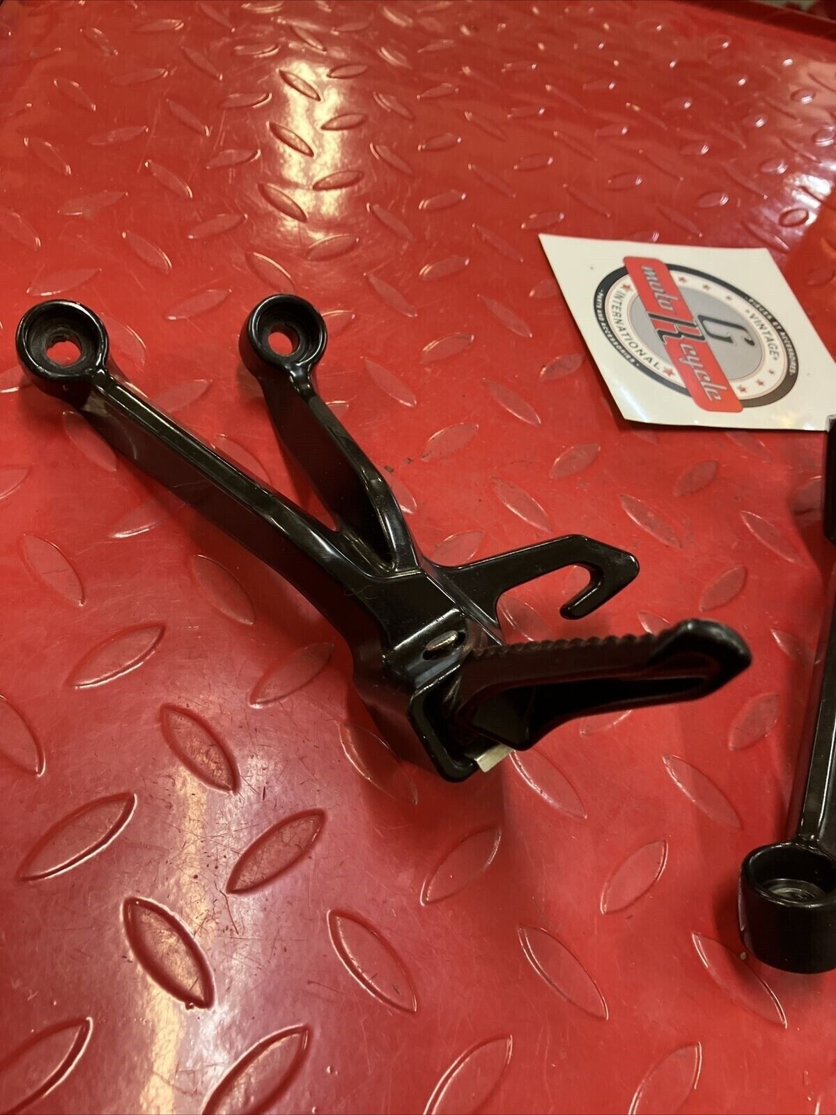 Suzuki GSXR1000 2003 footpegs footrests left right foot peg rest 43600-18G00