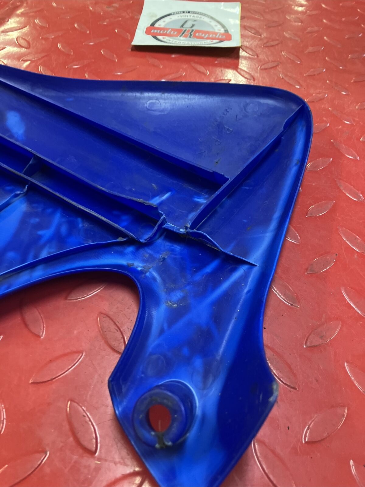 Yamaha YZ426F 2000 2001 2002 right side fuel tank radiator shroud cover OEM