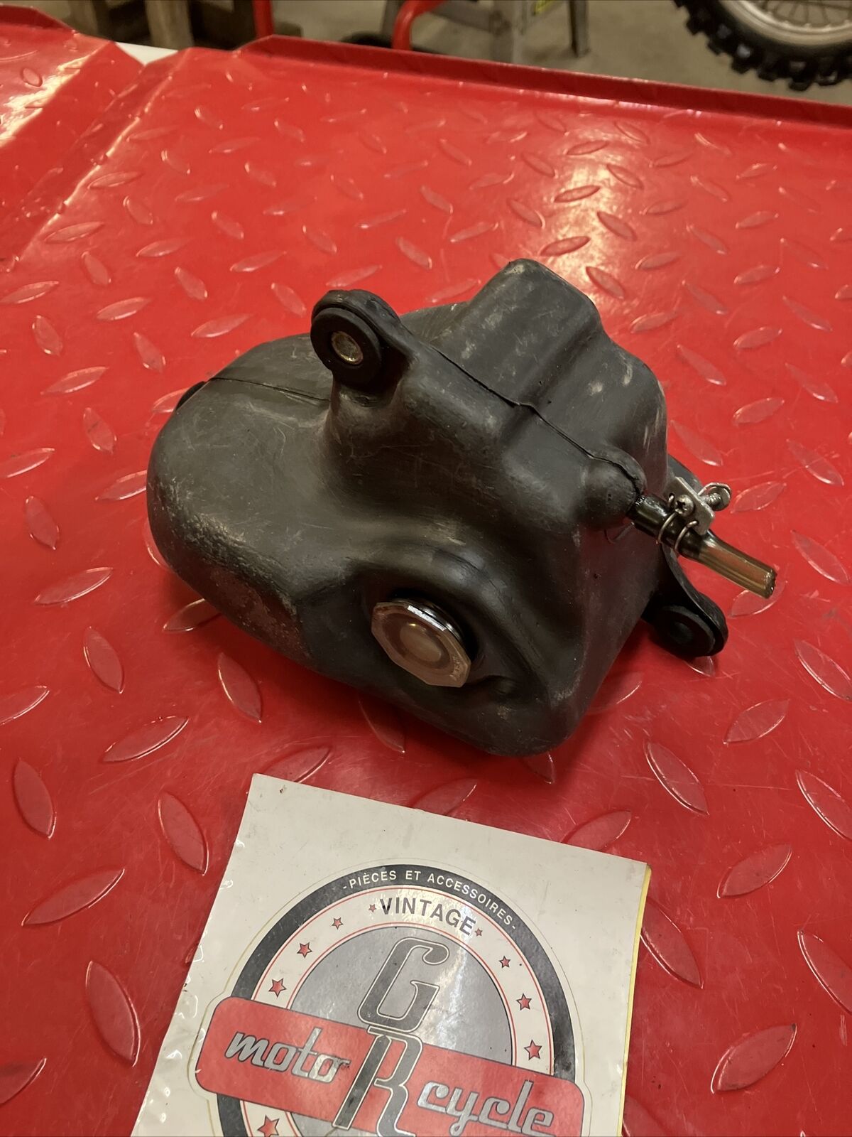 Suzuki RV90 1976 oil tank reservoir