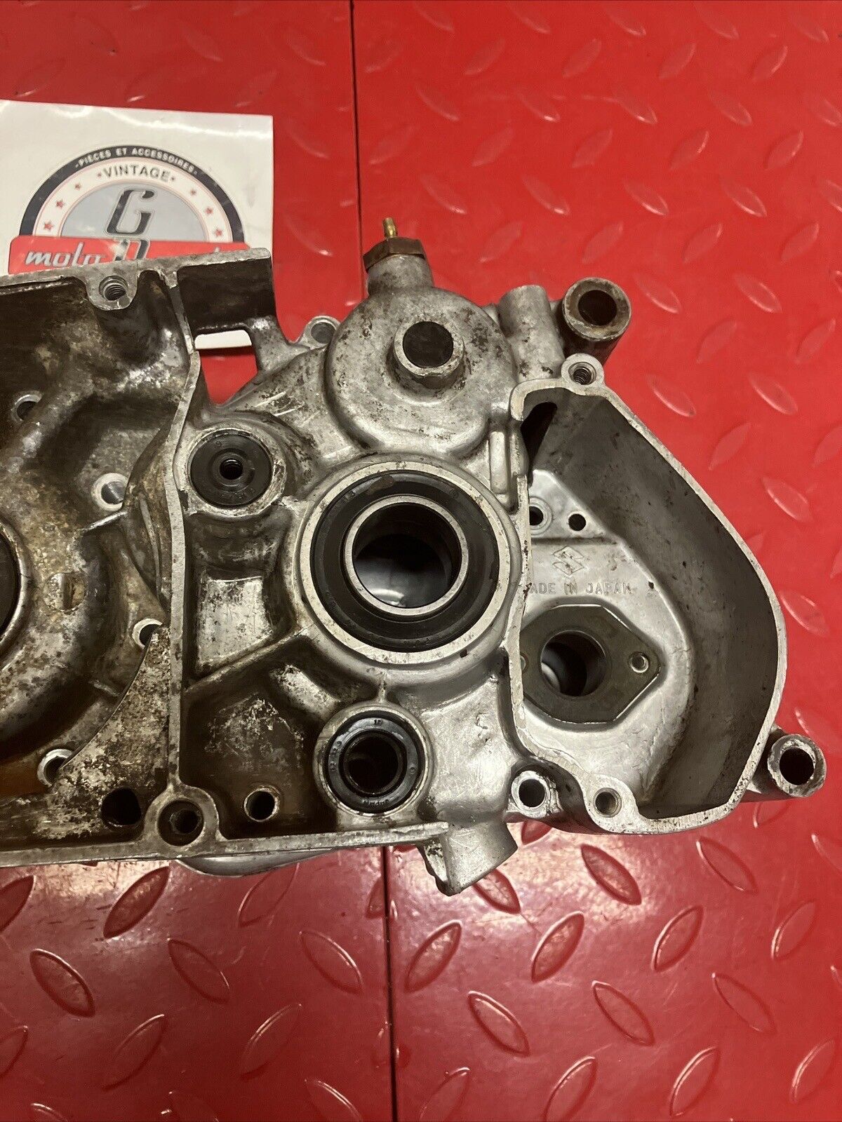 Suzuki RV125 1975 crankcase set left right crank case
