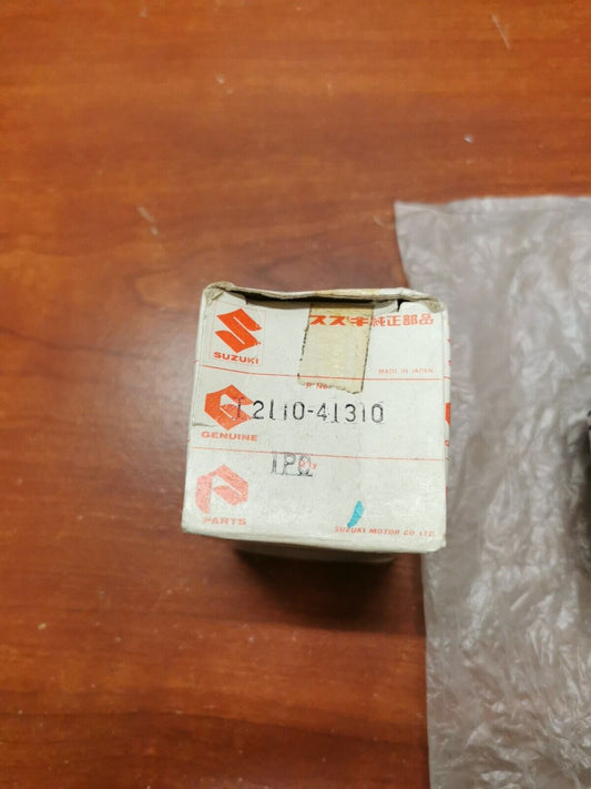 NOS SUZUKI 1977 RM125 PISTON 12110-41310 SUB. 12110-41311 S31