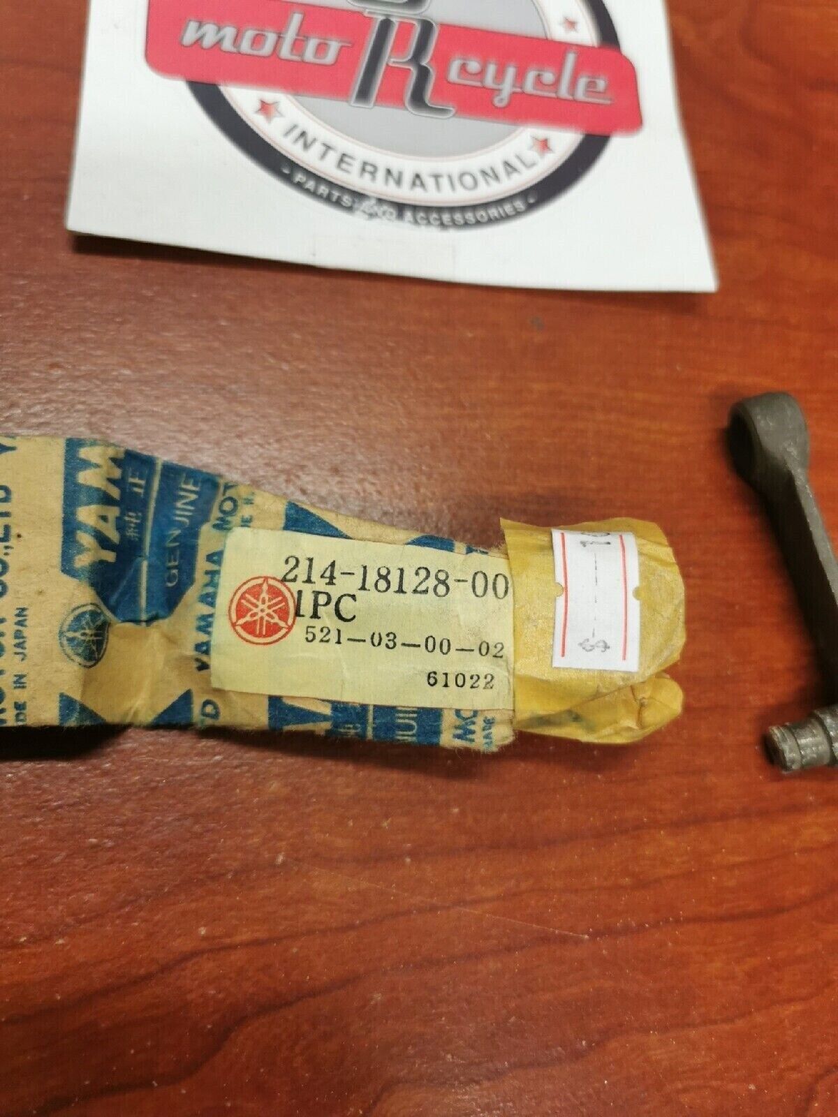 NOS Yamaha DT1 RT1 DT2 DT3 BRACKET 214-18128-00-00 Y69