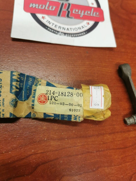 NOS Yamaha DT1 RT1 DT2 DT3 BRACKET 214-18128-00-00 Y69