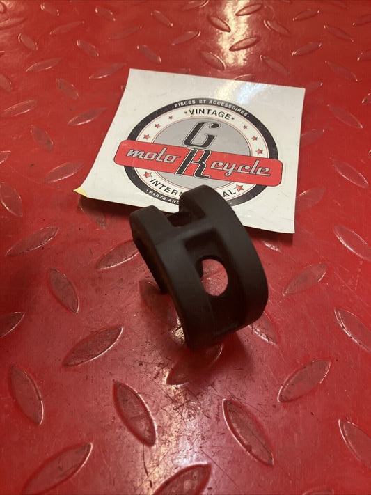 Honda CR250R 1988 fuel tank rubber locating damper rubber CR500R CR125R