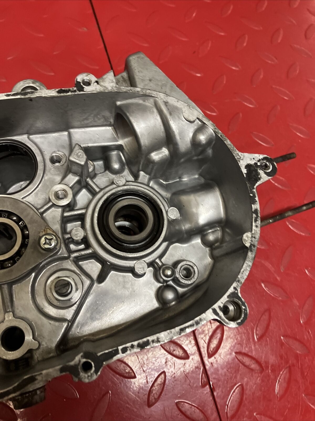 Yamaha U7E 1972 V70 left right crankcase set
