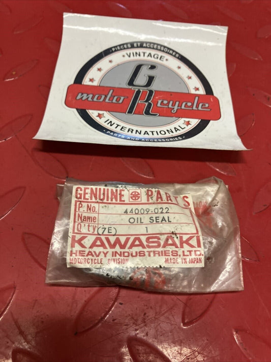NOS KAWASAKI FRONT FORK OIL SEAL 44009-022 SUPERCEDED BY 92049-1340 K17