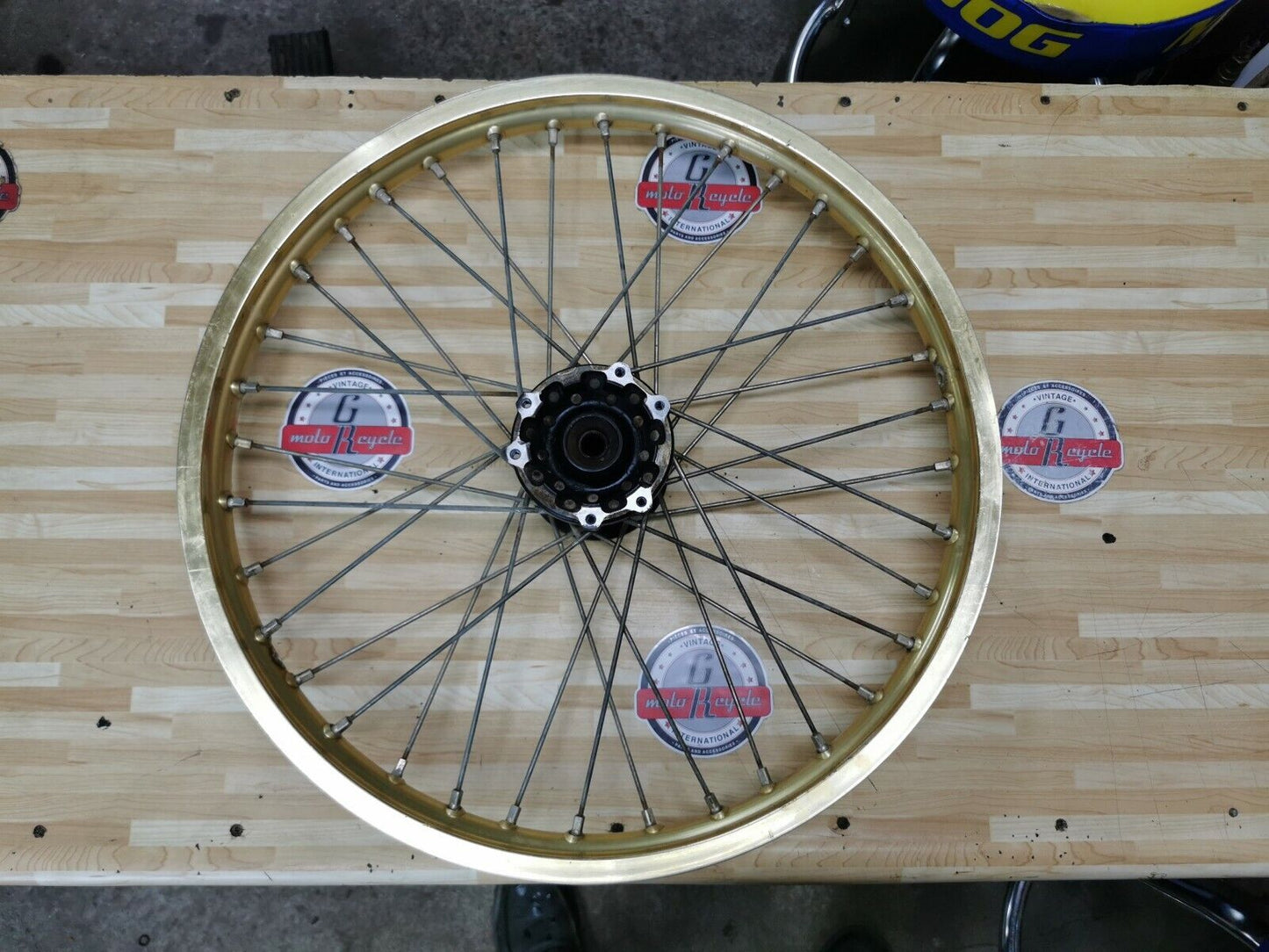 Yamaha YZ125 1986 front wheel hub 1LX-25111-00-98 YZ250 YZ490