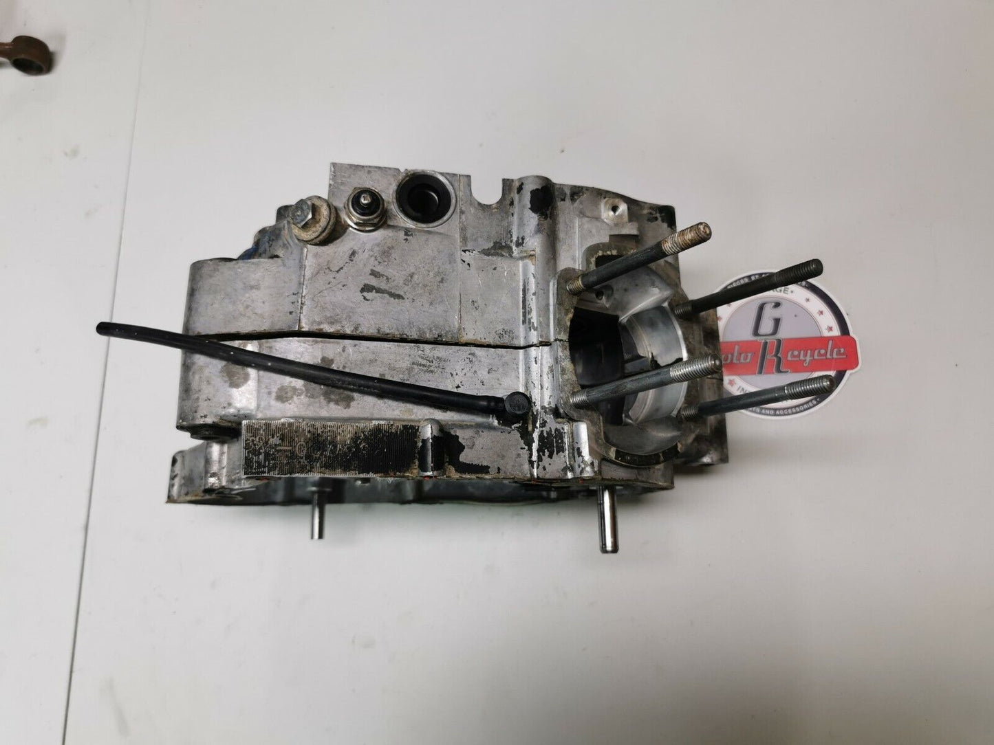 Yamaha DT100 1976 crankcase crank case left right 437-15111-03-00